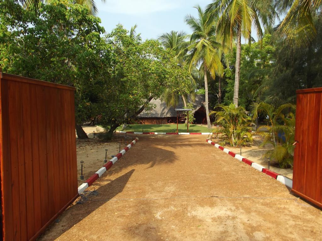 Hotel Lord Of The Forest Batticaloa Pokoj fotografie